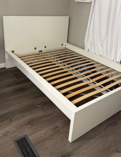 Full size bed