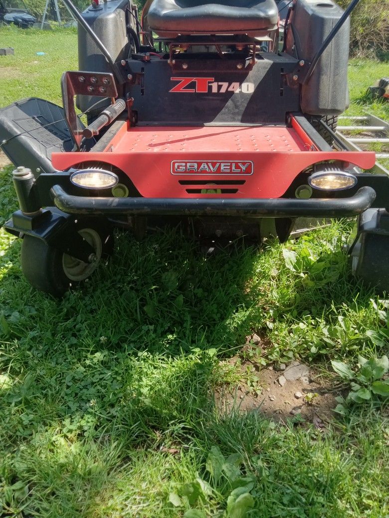 Gravely Zt 1740 Zero Turn Mower for Sale in Tobyhanna, PA OfferUp
