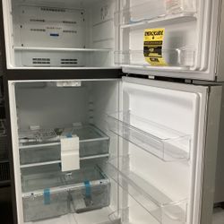 Frigidaire Top-Freezer Refrigerator in Gallon Door Bins with Stainless steel and 20.0 Cu. Ft. Capacity