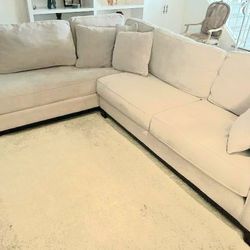 Sofa sectional with chaise
