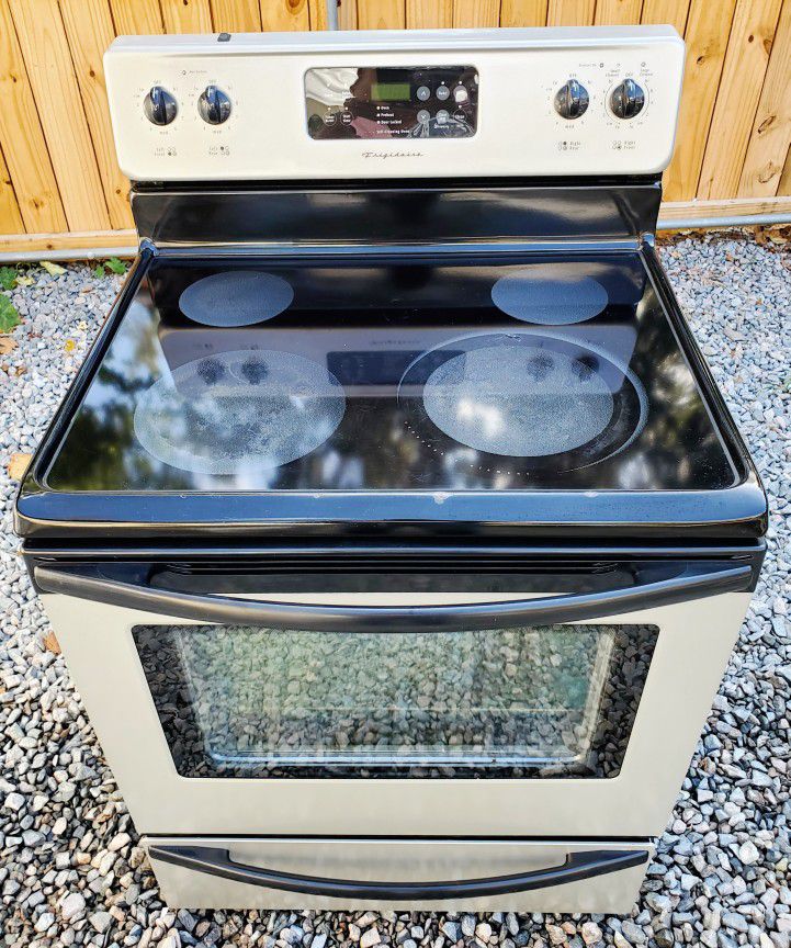 "Frigidaire" Glass Top Stove in Good Condition