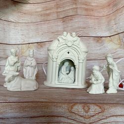 White Porcelain Nativity Scene, 6 Pieces, Lights Up, Manger Broken But Can Be Fixed