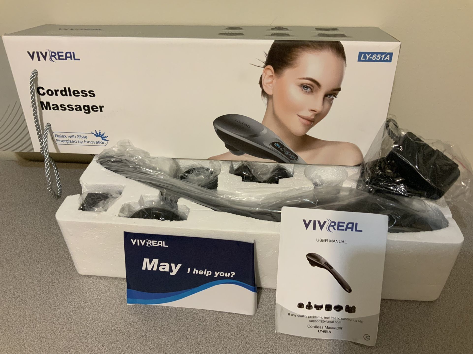 NWT Cordless Massager With 6 Interchangeable Nodes