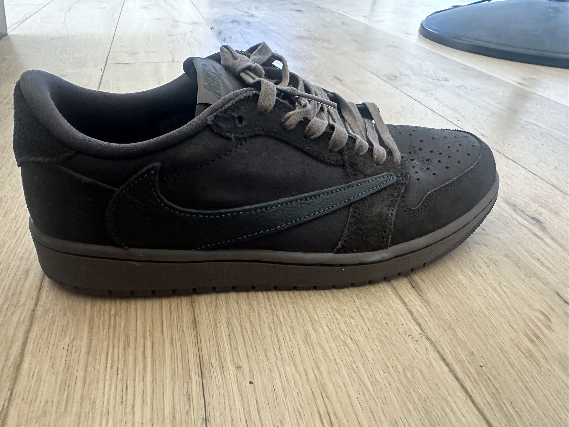 Travis Scott X Air Jordan 1 Low. Brand New Never Worn 9.5