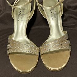 Touch Of Nina Shoes Women’s Size 7
