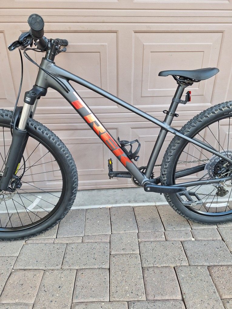 TREK MARLIN 5 MOUNTAIN BIKE 27.5 INCH 1 X 9 SPEED( 2025) CHECK MY OTHER BIKES