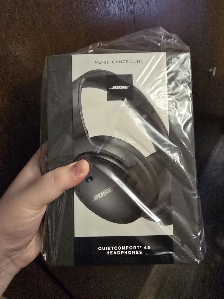 New Factory Sealed Bose QuietComfort 45's