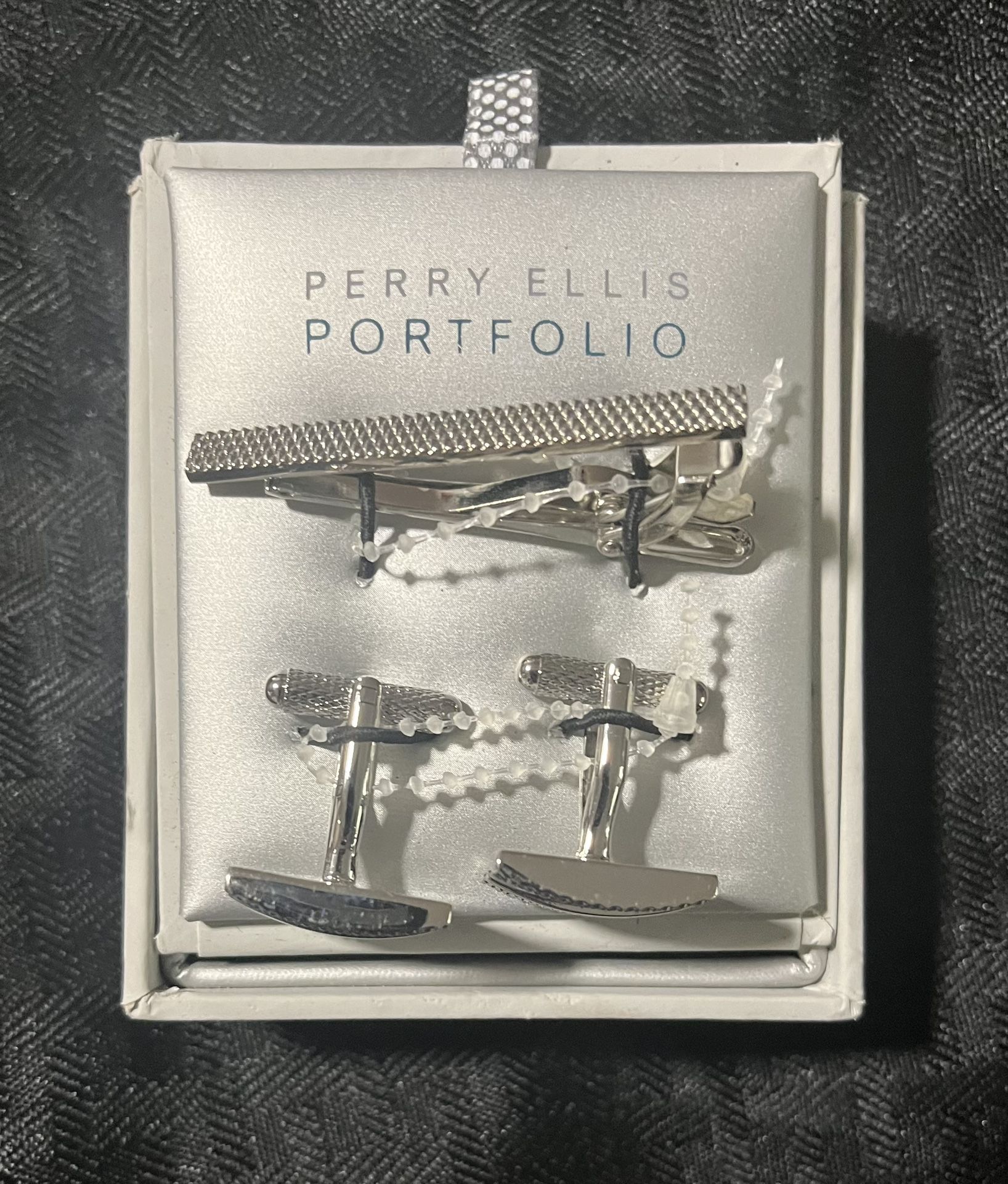 NEW - Perry Ellis Portfolio Tie Bar and Cufflink Set
