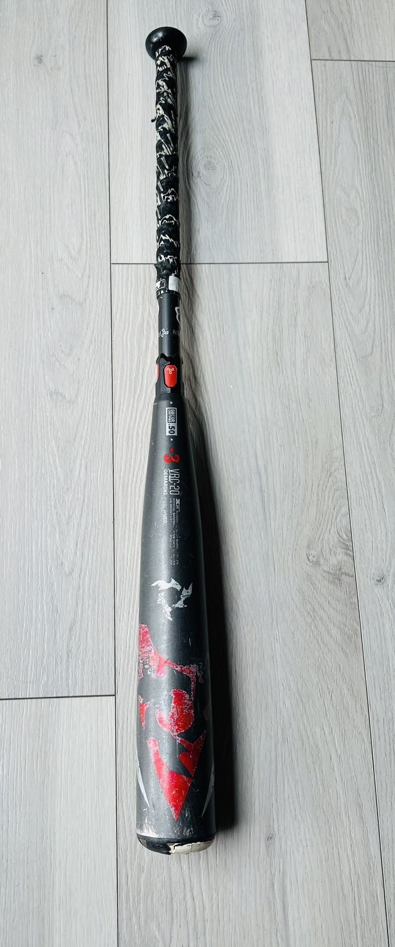 2020 Demarini Voodoo bbcor 29oz 32inch Damaged cap Bat