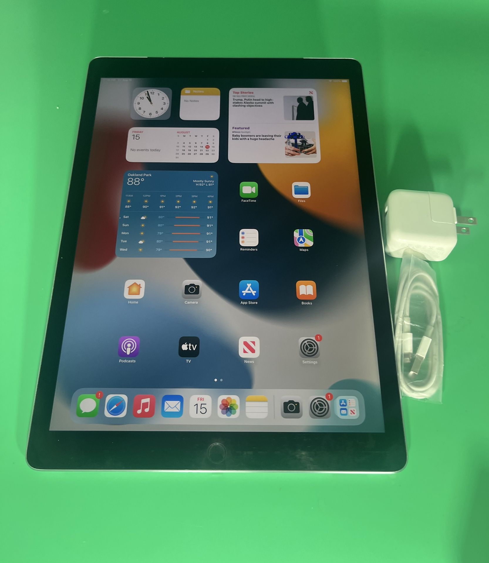 Apple iPad Pro 1st Gen 128GB 12.9” Wi-Fi + Cellular UNLOCKED-Space Gray  