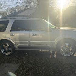 2004 Lincoln Navigator