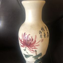 SIGNED OLD CHINESE VASE 