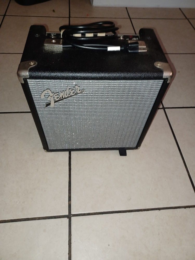 Fender Rumble For Guitar And Bass