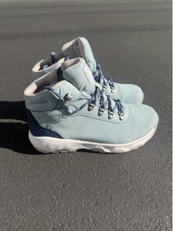 New Columbia Women's Newton Wander hiking boots in crushed blue size 7.5