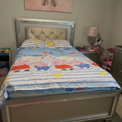 $900 FULL SIZE: Make An Offer 