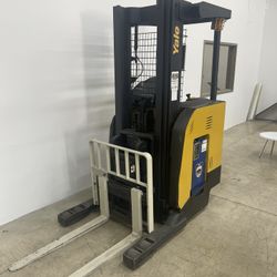 Yale Electric Forklift With Charger 