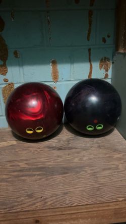 2 Columbia 300 bowling balls