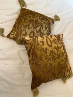 Pair of Gold Damask 13” x 13” Velvet Tassel Throw Pillows