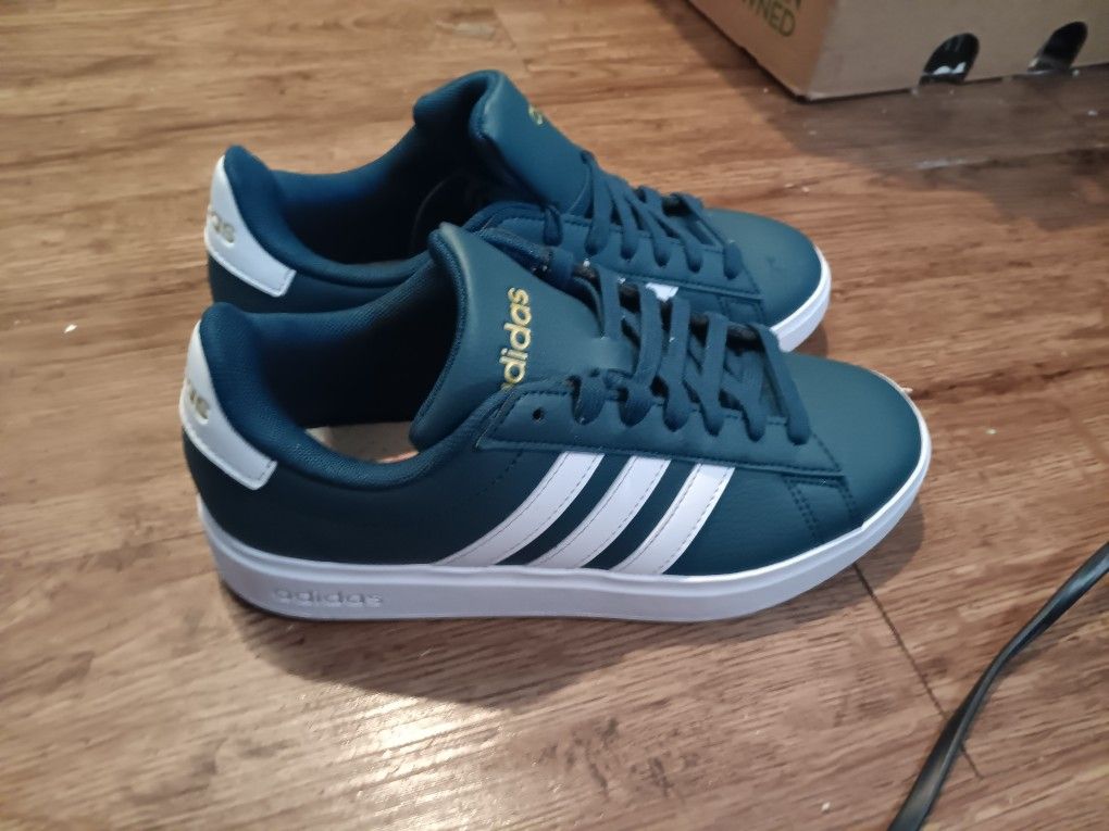 Adidas Women Size 6