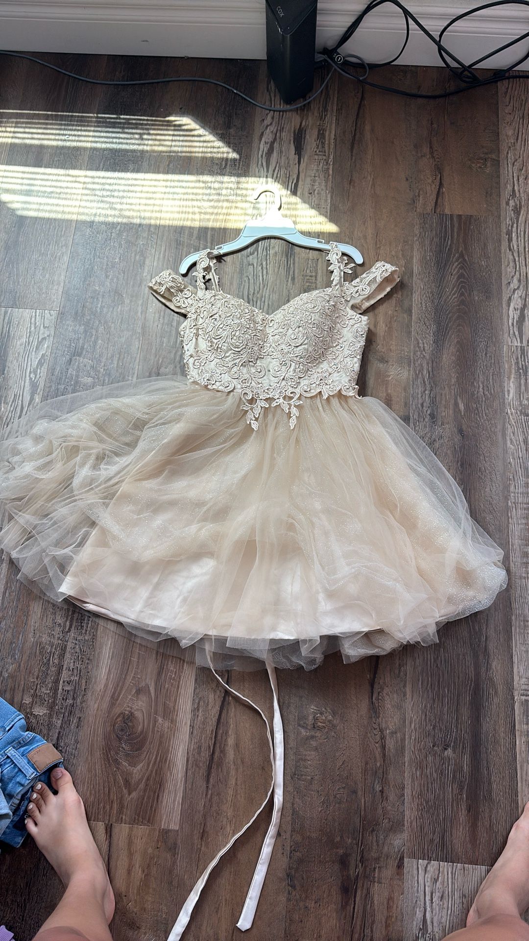 champagne hoco / quince dama dress , only used once size xs