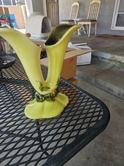Hull double bud vase