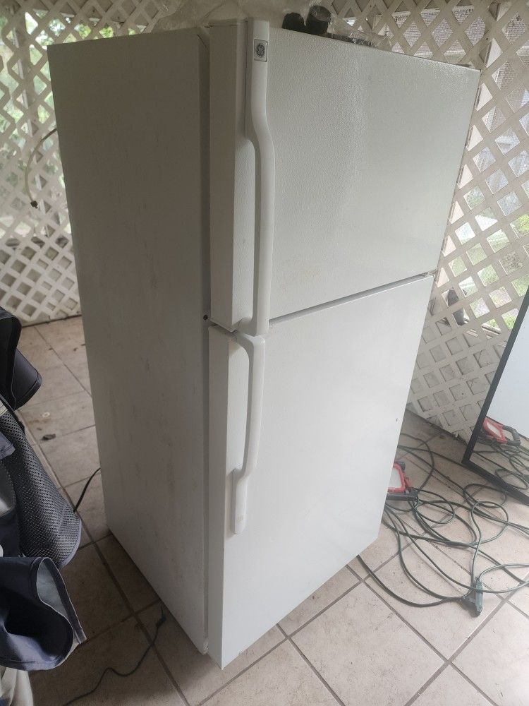 Refrigerator G.E.