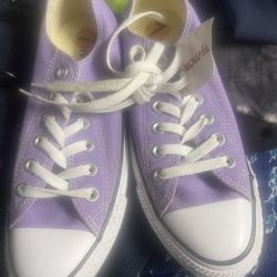 Converse Size 7 Woman
