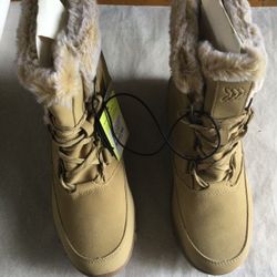 Woman’s Leather Boots ( Size 9 ) Target Woman Boots . SOUTH GATE pick Up