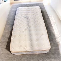 Nectar Luxe Hybrid Mattress   Twin XL  Medium-Firm Like new, used less than 90 days