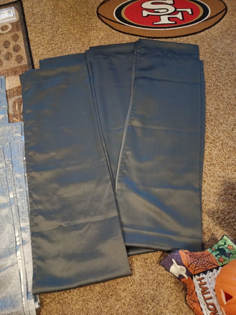 4 Curtains For Sale New For 20.00