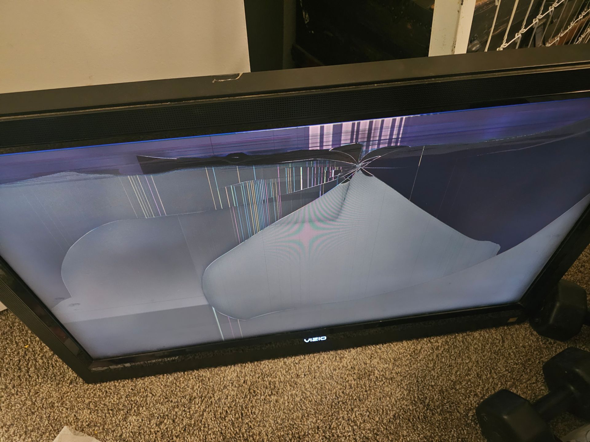 Free Vizio 36" TV, screen cracked