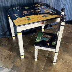High Quality Kids Table + Chair Great Condition 