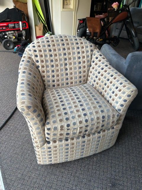 (2) Fairfield Chair, Swivel Glider Sofa(2 Chairs Total)