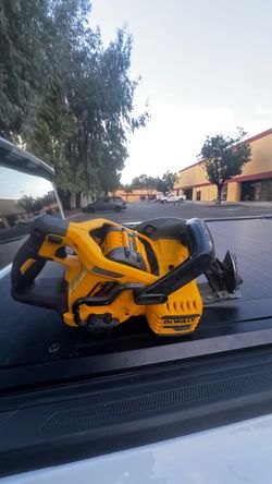 FLEXVOLT 60V MAX Cordless Brushless 7-1/4 in. Wormdrive Style Circular Saw and (1) FLEXVOLT 6.0Ah Battery