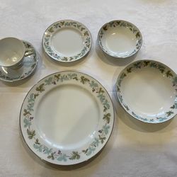 Vintage Fine China Made In Japan Grapevine Pattern #6701 - 45 Pieces