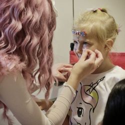 Beauty Bar / Face Painting / Facepaining / Birthday Party Entertainment