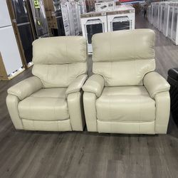WHITE RECLINER CHAIR 