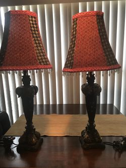 2 beautiful desk or night table lamps