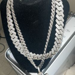 White Gold And Moissanite Chain Set