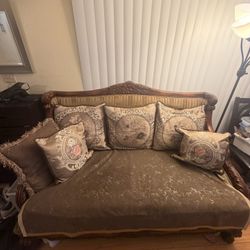 🔥 2 for 1 Sofa Set – Vintage Luxury Style – Must Go! 🔥