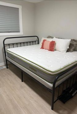 like New Queen Size novilla memory foam luxury mattress