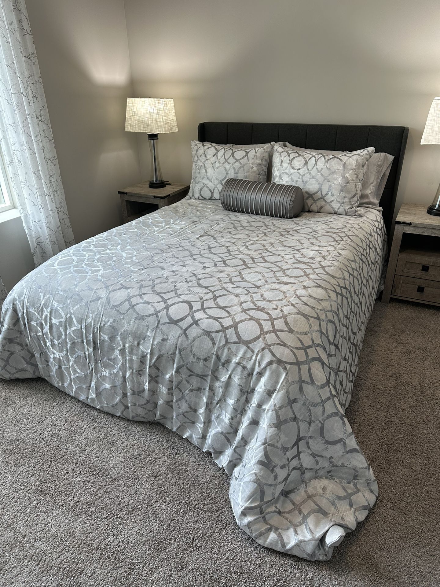 Complete 6- Piece Queen Bedroom Set