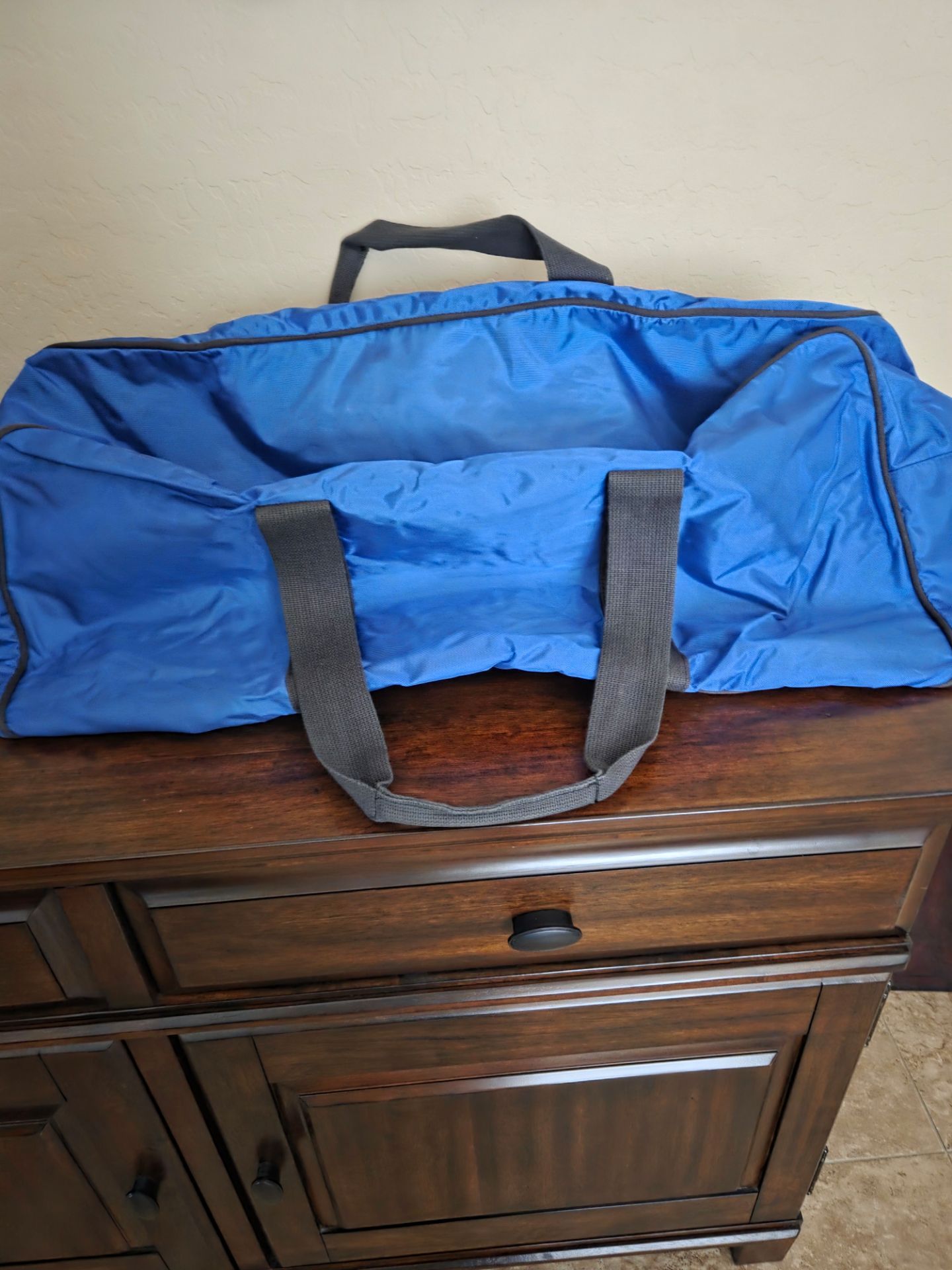 2- duffle 36" lg, Like new. $10 ea