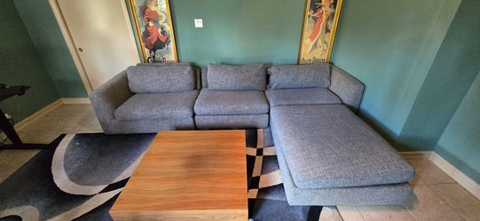 Sectional couch with ottoman
