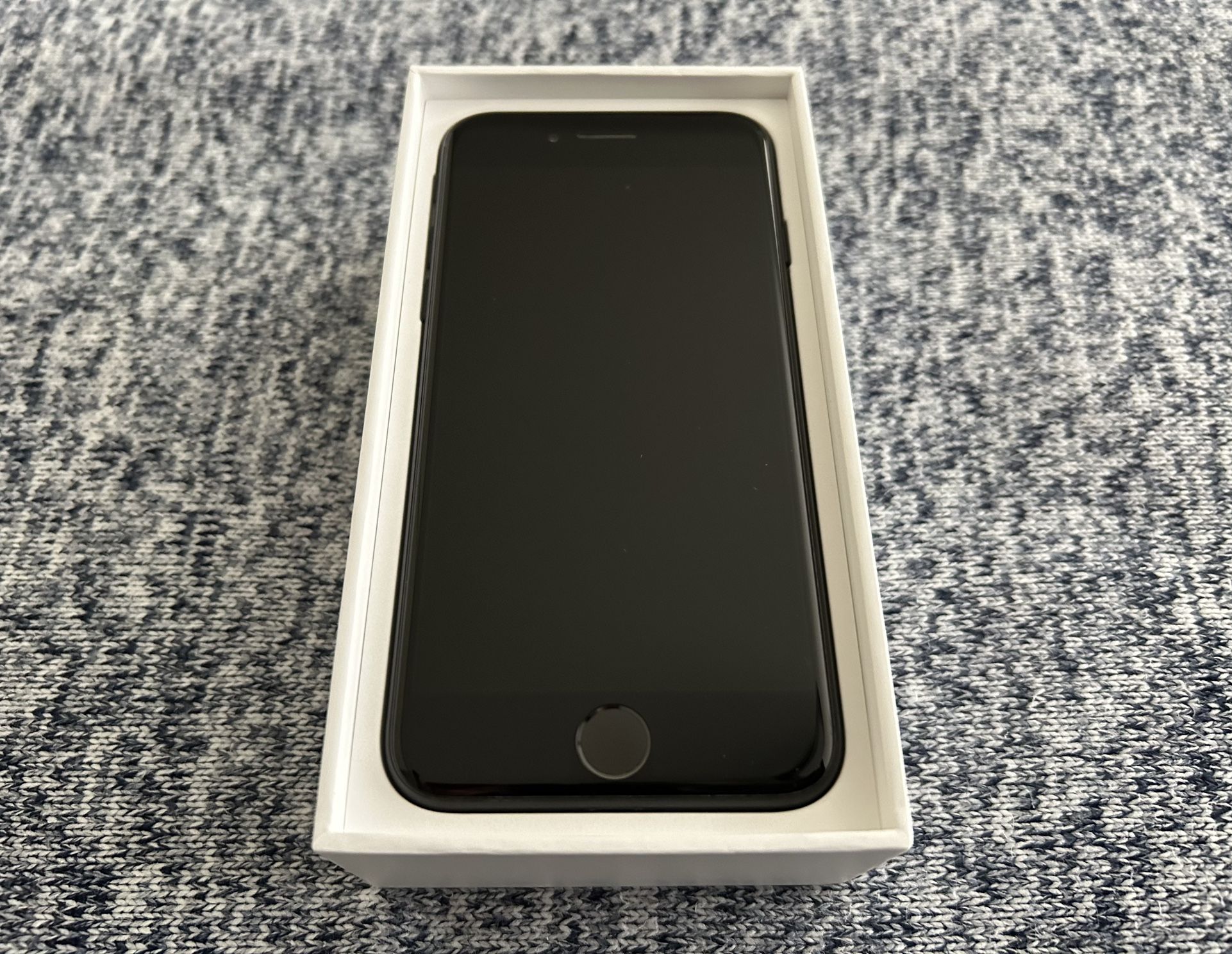 Pristine Apple iPhone 7 w/ Value Added Accessories  