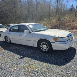 2001 Lincoln Town Car