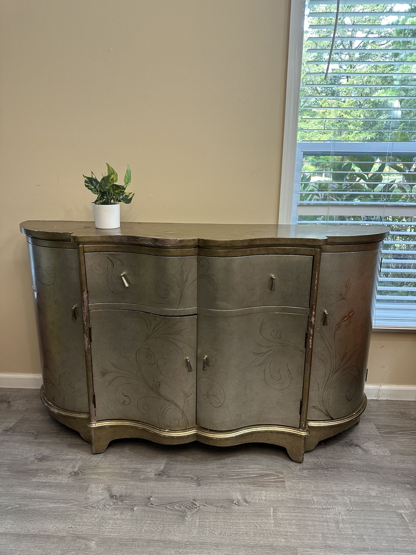 Lighting Celeste 4-Door 2-Drawer Credenza/ Elegant Golden Credenza / Buffet / Console Table