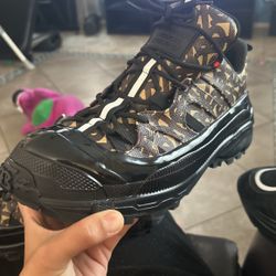 Burberry Shoes Size 11