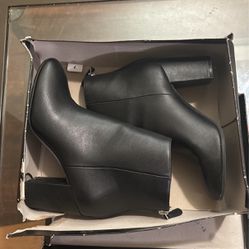 Womens Boots - Size 7