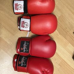 2 Pair Boxing Gloves - 14 Oz - New Condition